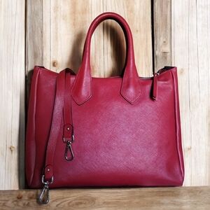 ❤️Gianni Chiarini Red  Cross Grain Leather Made In Italy Shoulder Tote Bag ❤️